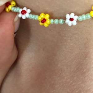 Handmade beaded daisy necklace, personal jewelry floral choker gift for woman, hippie flower daisy bead necklace choker summer jewelry gifts