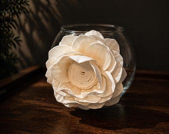 Jarrón de cristal con estampado floral neutro – Arreglo floral de madera de sola, decoración minimalista de estilo costero, pequeño adorno de mesa.