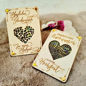 Hochzeitskarte Holz – Geldgeschenk mit Herzmotiv – Glückwunschkarte zur Hochzeit – Geschenk für das Brautpaar – Liebevoll gravierte Karte
