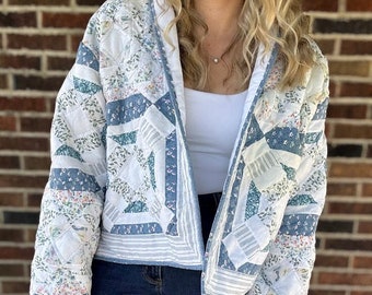 Chaqueta acolchada floral azul - abrigo hecho a mano