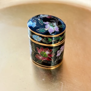 VINTAGE Beautiful small Cloisonne pill box or jewelry box