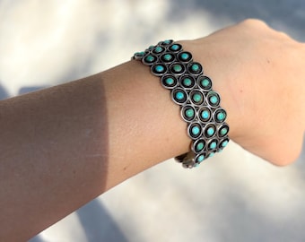 VINTAGE Zuni Schlangen Auge Türkis Manschette Armband - Sterling Silber, 52 Steine, Dornröschen Türkis