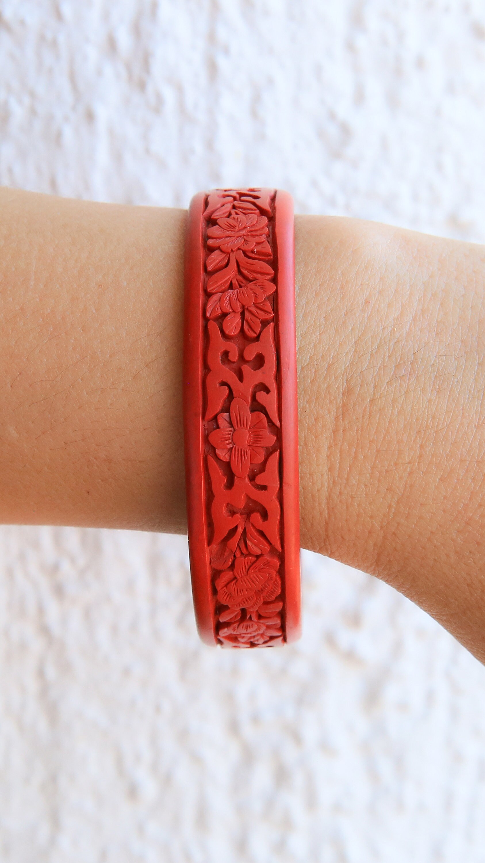 VINTAGE Carved Cinnabar Bracelet, Hand Carved Red Asian VINTAGE Carved Cinnabar Bracelet, Hand Carved Red Asian