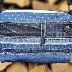 Geüpcycleerde denim crossbodytas | Handgemaakte milieuvriendelijke kleine patchwork-portemonnee met stijlvol ontwerp | Unieke patchworkjeans