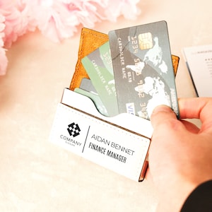 Porte-cartes de visite personnalisé, Porte-cartes en cuir, Porte-cartes personnalisé gravé, Cadeau pour homme d'affaires, Cadeau pour patron, Cadeau pour avocat, Carte de visite