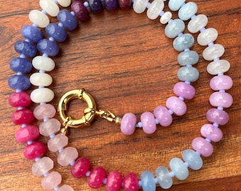 Collana con perline e pietre preziose, collana con perline arcobaleno, collana con perline e pietre preziose, collana di caramelle, collana boho, collana colorata, collana con ciondolo