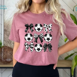 Vintage Soccer Bow Shirt, Game Day Sweatshirt, Sport Mom Gift, Cheer Mom Tee, Gift For Soccer Lover Mom, Soccer Coach Gift, Coquette Soccer bild 3
