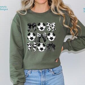 Vintage Soccer Bow Shirt, Game Day Sweatshirt, Sport Mom Gift, Cheer Mom Tee, Gift For Soccer Lover Mom, Soccer Coach Gift, Coquette Soccer bild 7