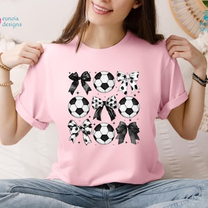 Vintage Soccer Bow Shirt, Game Day Sweatshirt, Sport Mom Gift, Cheer Mom Tee, Gift For Soccer Lover Mom, Soccer Coach Gift, Coquette Soccer bild 1