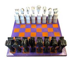Jeu d&#39;échecs peint - Violet et orange royal