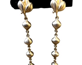 CHIC! Ellen Designs 80s Teardrop Dangle Pearl Earrings Bold  display picture 1