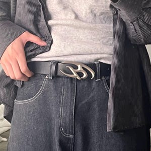 y2k/2000s silver cyber futuristic chrome emblem, black and silver grunge belt