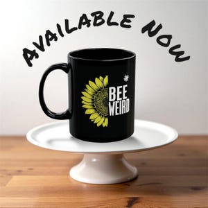 Bee Weird 11oz Kaffeetasse mit Sonnenblume und Hummel Design | Lustige Keramiktasse mit Sonnenblume und Text | Muttertagsgeschenk