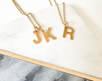 Eerste ketting, brief ketting, gouden ketting, gepersonaliseerde naam ketting, aangepaste ketting, vrouw geschenken, cadeaus voor moeder, moeders cadeau