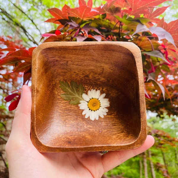 Acacia Wood Mini Bowl Square Wooden Bowl Daisy Tableware Ring Trinket Dish Side Table Foyer Entrance Table Kitchen Countertop Decor Rustic