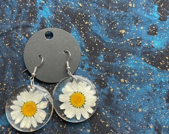 White Daisy | floral earrings | resin and dried flowers | White & Silver | Cottage Core Witch | Spooky Adjacent | Gothic Bohemian