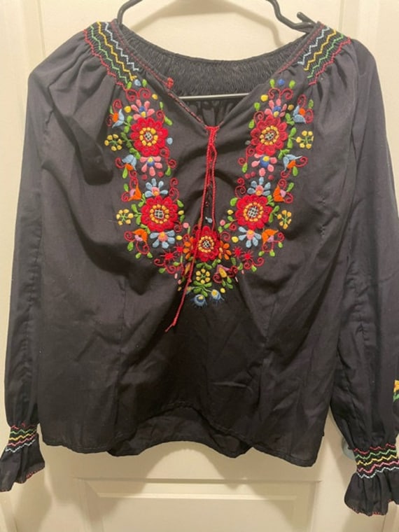 Hungarian Embroidered Blouse Floral, Peasant Blous