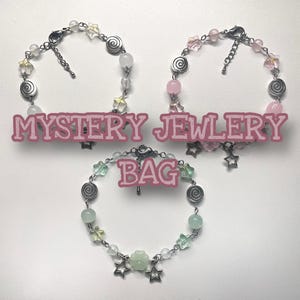 pochette mystère bijoux | sacoche pour accessoires | porte-clés et bracelet | boîte surprise à bijoux | bijoux mystères | lot de bijoux