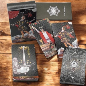 Baraja de Tarot The Fool, nuevo diseño de cartas de Tarot en color negro con libro guía, baraja de Tarot de PVC a prueba de agua, lectura de Tarot.