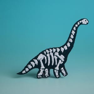 Parche de esqueleto de Brachiosaurus: aplique termoadhesivo de dinosaurio bordado