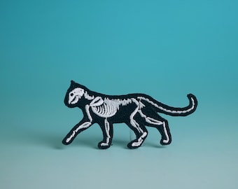 Naszywka z czaszką szkieletowego kota: haftowana naszywka z czaszką do naprasowania