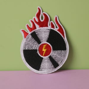 燃えるビニールレコードパッチ、音楽パッチ、アイロンパッチ、刺繍パッチ、美的パッチ、面白いパッチ、ジャケット用、バックパック用、