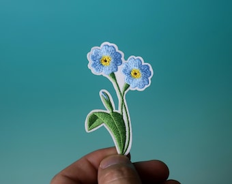 Blå blomma broderad stryklapp: Denimjacka applikation