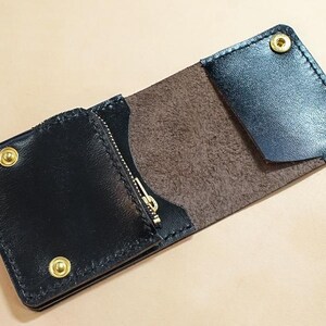Cartera Smart Tracker de piel de caballo teñida en negro y marrón, compacta, cosida a mano, curtida con vegetales japoneses, estilo camionero