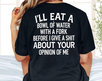 Camiseta con la frase "Me comeré un tazón de agua con un tenedor antes de que me importe un carajo tu opinión sobre mí", sudadera con capucha con cita sarcástica, camiseta con opinión divertida