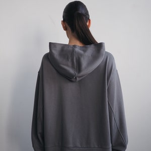 Superzachte hoodie van bamboestof, oversized, grijze kleur stijlvolle hoodie, goed voor dagelijks gebruik, gemakkelijk te stylen afbeelding 3