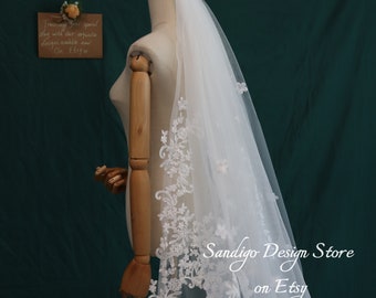 Eleganter Brautschleier, Hochzeit Schleier mit floraler Spitze, klassischer Rasen Brautschleier, Brautschleier mit Kamm und floraler Spitze