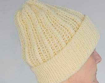 Bonnet en tricot blanc, bonnet fait main chaud, bonnet en laine blanc, cadeau meilleur ami, coiffure pratique, chapeau minimaliste pour un look quotidien