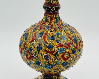 Jarrón de cerámica turca hecho a mano, con decoración floral pintada en relieve.