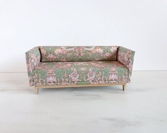 1/12 Scale Dollhouse Miniature Furniture Pink Sofa with Cushions