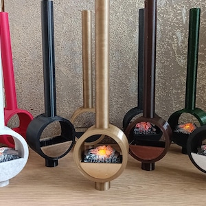Chimenea moderna para casa de muñecas 1:12 – independiente para pared o techo – rojo, verde, dorado, negro, marrón – Gran chimenea redonda con fuego funcional