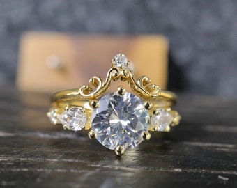 2.5TCW Anello Moissanite rotondo e pera / Anello di fidanzamento Moissanite incolore / Fede nuziale Moissanite in oro giallo massiccio 14K / Set anelli nuziali