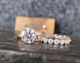 Conjunto de anillos nupciales de moissanita redonda / anillo de boda de moissanita incoloro / banda de eternidad completa de moissanita redonda / conjunto de anillos de oro de regalo de novia sólida de 10K