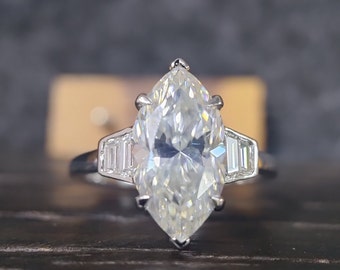 Anillo de compromiso de moissanita marquesa / anillo de boda de moissanita de oro blanco de 14K / anillo de propuesta de conjunto de medio bisel / anillo nupcial de moissanita de cinco piedras