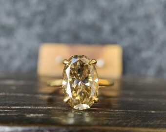 Anillo de compromiso Moissanite ovalado amarillo canario Iced Crush / Anillo de boda Moissnite solitario / Anillo nupcial de halo oculto de oro amarillo sólido de 14K