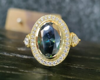 Anillo de boda de moissanita de corte ovalado de halo / Anillo de propuesta de moissanita verde / Anillo de aniversario vintage / Anillo de compromiso de bisel de oro de 14K / Anillo de novia