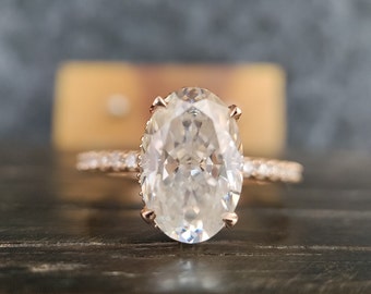 Anello di fidanzamento ovale in Moissanite da 3,85 ct / Anello nuziale solitario in Moissnite / Anello di proposta in oro rosa massiccio 14K / Anello nuziale con alone nascosto