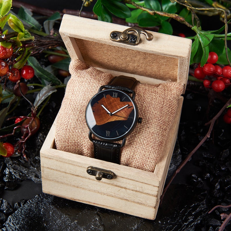 MONTRE EN BOIS GRAVÉ Cadeau de premier anniversaire pour mari Montre en bois en résine pour homme Cadeau d'anniversaire pour lui Cadeaux pour garçons d'honneur personnalisés image 10