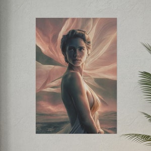 Ätherische Frau in drapiertem Stoff hypnotisierendes filmisches Porträt gerolltes Plakat
