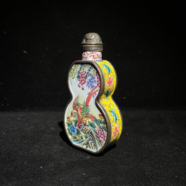 Exquisite Cloisonné Snuff Bottle with Intricate Designs - Chinese Antiques, Precious and Rare Collectible, Home and Office Decor - Y1006