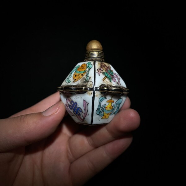 Hand-painted Porcelain Eight Treasures Snuff Bottle - Rare Chinese Antique, Precious Collectible, Exquisite Gift, Desktop Ornament, Y1010