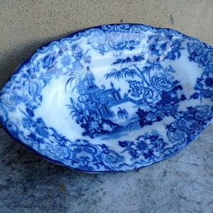 Antique oval English porcelain bowl oriental blue willow landscape