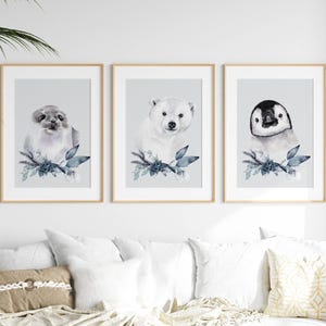Arte de pared para habitación infantil con animales árticos: juego de 3 láminas, estampado invernal neutro, decoración navideña, estampado navideño en acuarela, decoración de bosque imprimible
