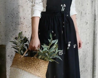 4 Style Cotton Gestickte X-Back Schürze Kleid Cross Back Latzschürze mit Taschen für Kochen Gartenarbeit Backen Malerei Reinigung