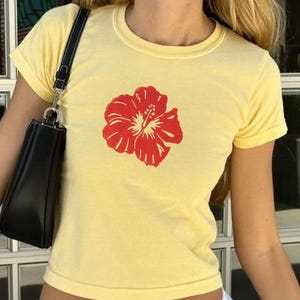 Red Hibiscus Baby Tee, Tropical Flower Trendy Tee, Summer Floral Top, Coquette Y2K,Vintage Graphic, Pinterest Aesthetic, 90s Style Tshirt