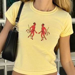 Devils Baby T-shirt, Röd Vintage Demon Topp, Estetisk Baby T-shirt, Rolig Baby T-shirt Y2k, 90-tals Retro Grafisk Topp, Cool Grunge Pinterest Estetik